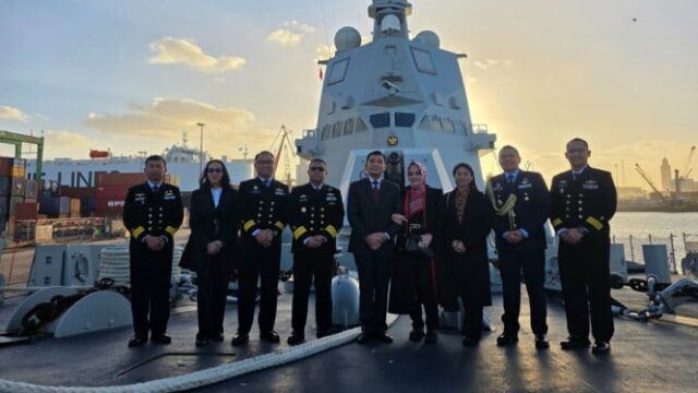 KRI Prabu Siliwangi-321 para em Casablanca e fortalece a diplomacia marítima Indonésia-Marrocos
