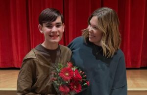 Kailyn Lowry, da mãe adolescente, presenteia o filho Elliott com um carro novo em seu aniversário de 16 anos Kailyn Lowry, da mãe adolescente, e a ex Jo Rivera se reúnem para comemorar a formatura de Isaac no ensino médio