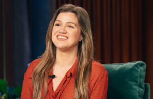Kelly Clarkson fala sobre o fim de seu talk show e o que vem a seguir com ‘The Voice’ Kelly Clarkson fala sobre o fim de seu talk show e o que vem a seguir com 'The Voice'