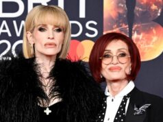 Kelly Osbourne participa do Brit Awards de 2026 com a mãe em meio à defesa do corpo esguio Kelly Osbournes sobe e desce ao longo dos anos