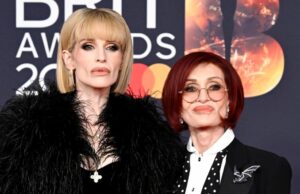 Kelly Osbourne participa do Brit Awards de 2026 com a mãe em meio à defesa do corpo esguio Kelly Osbournes sobe e desce ao longo dos anos