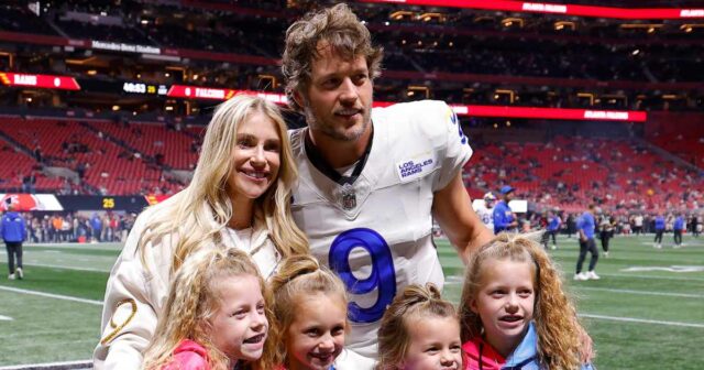 As 4 filhas de Matthew Stafford usam vestidos combinando