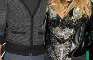 Kesha presta homenagem a James Van Der Beek depois que ele estrelou o vídeo de ‘Blow’ Katie Holmes lamenta a morte de James Van Der Beek GettyImages-2235093792 GettyImages-2215156505