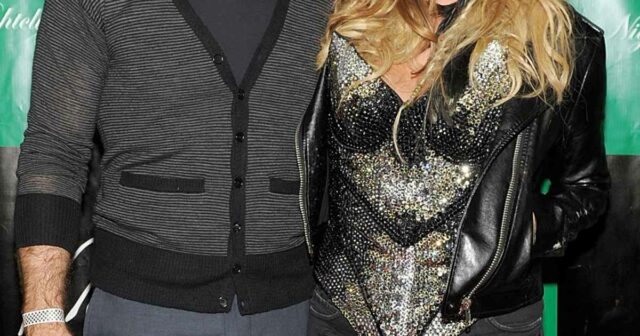 Katie Holmes lamenta a morte de James Van Der Beek GettyImages-2235093792 GettyImages-2215156505