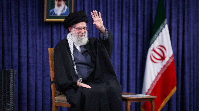 Khamenei, do Irã, diz que EUA não serão capazes de destruir governo
