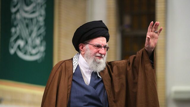 Khamenei do Irã fica longe das negociações enquanto JD Vance Khamenei do Irã fica longe das negociações enquanto JD Vance diz que a dinâmica torna a diplomacia “muito mais complicada”