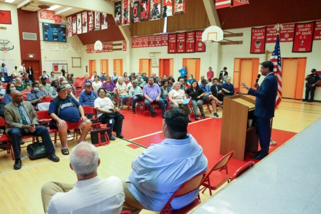 Khanna retorna a Milpitas para outra prefeitura
