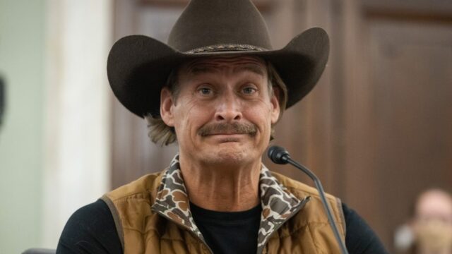 Kid Rock será a atração principal do programa do intervalo do Super Bowl dos EUA, Turning Point, oferecendo uma alternativa ao Bad Bunny 'para quem ama a América'
