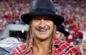 Kid Rocks mostra ‘Haters’ e ‘Fake News Media’ durante o intervalo do programa de sincronização labial Brilho (Getty Images)