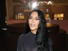 Kim Kardashian ‘está desfrutando de um romance secreto com Lewis Hamilton enquanto a estrela dos EUA chega para um fim de semana romântico em Cotswolds com o ás da F1’ Lewis Hamilton e Kim Kardashian estão desfrutando de um romance secreto, de acordo com relatos (Kim fotografada em Londres na noite de domingo)