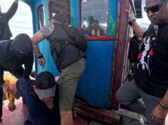 Ko Erwin baleado enquanto fugia para a Malásia, o traficante de suborno AKBP Didik chega a Bareskrim com uma perna aleijada Ko Erwin baleado enquanto fugia para a Malásia, o traficante de suborno AKBP Didik chega a Bareskrim com uma perna aleijada