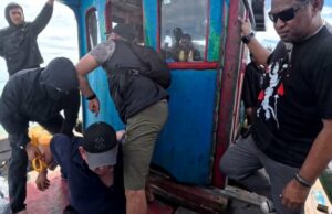 Não só o traficante de drogas Ko Erwin, seu tesoureiro também foi preso em Mataram! Seu papel revelado Ko Erwin baleado enquanto fugia para a Malásia, o traficante de suborno AKBP Didik chega a Bareskrim com uma perna aleijada