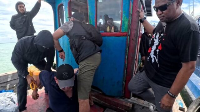 Ko Erwin baleado enquanto fugia para a Malásia, o traficante de suborno AKBP Didik chega a Bareskrim com uma perna aleijada
