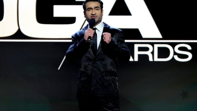 Kumail Nanjiani abre o prêmio do Directors Guild com piadas sobre arquivos de Epstein, filmes longos e DW Griffith
