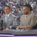 MIAMI GARDENS, FLÓRIDA - 2 DE FEVEREIRO: Fred Warner (54), do San Francisco 49ers, intercepta a bola contra o Kansas City Chiefs no terceiro quarto do Super Bowl LIV no Hard Rock Stadium em Miami Gardens, Flórida, no domingo, 2 de fevereiro de 2020. (Nhat V. Meyer/Bay Area News Group)