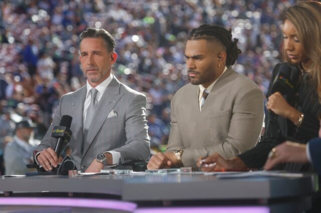 MIAMI GARDENS, FLÓRIDA - 2 DE FEVEREIRO: Fred Warner (54), do San Francisco 49ers, intercepta a bola contra o Kansas City Chiefs no terceiro quarto do Super Bowl LIV no Hard Rock Stadium em Miami Gardens, Flórida, no domingo, 2 de fevereiro de 2020. (Nhat V. Meyer/Bay Area News Group)