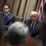 Desenho animado de Mike Luckovich