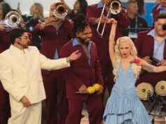 Lady Gaga agradece Bad Bunny por ‘incluí-la’ no show do intervalo do Super Bowl Coelhinho Mau e Lady Gaga