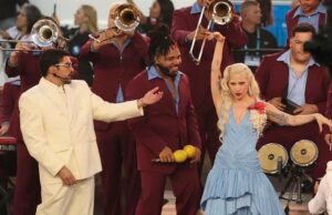 Lady Gaga agradece Bad Bunny por ‘incluí-la’ no show do intervalo do Super Bowl Coelhinho Mau e Lady Gaga