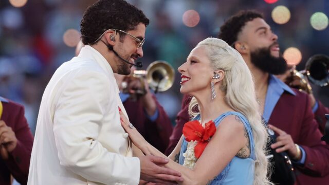 Lady Gaga diz que 'foi uma honra absoluta' estar no show do intervalo do Super Bowl de Bad Bunny: 'Eu não perderia isso por nada no mundo'

