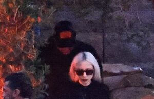 Lady Gaga se distrai durante um raro encontro com Michael Polansky após levar uma surra de Liza Minnelli Lady Gaga conseguiu um jantar romântico com o noivo Michael Polansky na noite de sexta-feira, depois que Liza Minnelli a protegeu em seu próximo livro de memórias, Kids, Wait Till You Hear This