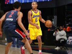 Lakers ocupando o 15º lugar no elenco, contratando Kobe Bufkin Kobe Bufkin driblando a bola durante um jogo de basquete.
