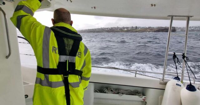 Está em andamento uma busca por um nadador que desapareceu na praia de Maroubra, em Sydney.
