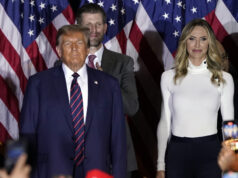 Lara Trump elogia o ‘presidente mais transparente’ ao expulsar a imprensa Lara Trump elogia o 'presidente mais transparente' ao expulsar a imprensa