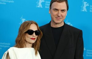 Lars Eidinger queria o papel de vampiro de Isabelle Huppert em ‘The Blood Countess’: mas ‘Acontece que eu era o terapeuta do vampiro!’ Lars Eidinger queria o papel de vampiro de Isabelle Huppert em 'The Blood Countess': mas 'Acontece que eu era o terapeuta do vampiro!'