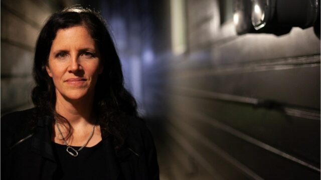 Laura Poitras será convidada especial na abertura do programa industrial do Visions du Réel, 'Cover-Up' para exibição no Festival de Documentários

