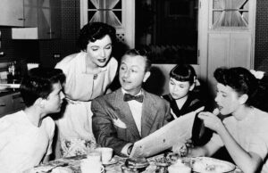 Lauren Chapin, atriz conhecida por ‘Father Knows Best’ e ‘A Star is Born’, morre aos 80 anos Lauren Chapin, atriz conhecida por 'Father Knows Best' e 'A Star is Born', morre aos 80 anos