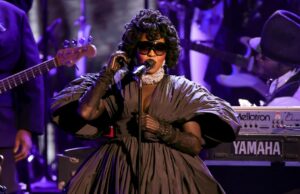 Lauryn Hill lidera o Grammy Emocional In Memoriam Tributo a D’Angelo e Roberta Flack, reúne-se com Wyclef Jean dos Fugees Lauryn Hill lidera o Grammy Emocional In Memoriam Tributo a D'Angelo e Roberta Flack, reúne-se com Wyclef Jean dos Fugees