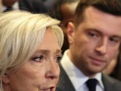 Le Pen diz que não concorrerá às eleições presidenciais se o tribunal ordenar que ela use monitor de tornozelo Le Pen diz que não concorrerá às eleições presidenciais se o tribunal ordenar que ela use monitor de tornozelo