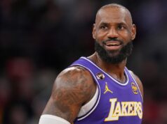 LeBron James recebe gritos de Bad Bunny durante o Super Bowl LeBron James recebe gritos de Bad Bunny durante o Super Bowl