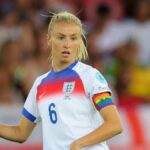 Leah, capitã da Inglaterra, está de volta à seleção após dispensa por lesão