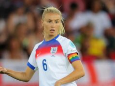 Leah, capitã da Inglaterra, está de volta à seleção após dispensa por lesão Leah, capitã da Inglaterra, está de volta à seleção após dispensa por lesão