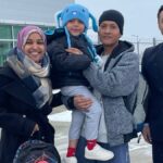 Liam Conejo Ramos, de cinco anos, retorna para casa em Minnesota após detenção pelo ICE