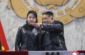 Líder da Coreia do Norte mostra provável sucessor em desfile militar Líder da Coreia do Norte mostra provável sucessor em desfile militar