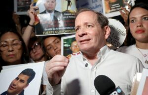 Líder da oposição venezuelana é detido por homens armados após ser libertado da prisão Líder da oposição venezuelana é detido por homens armados após ser libertado da prisão