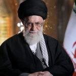 O corpo do aiatolá teria sido encontrado nos escombros de seu complexo em Teerã