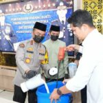 Liderando a destruição de barbuk, o inspetor-chefe da polícia de South Sumatra, general Sandi, está empenhado em erradicar as drogas