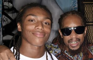 Lil Jon anuncia que o filho DJ Young Slade morreu aos 27 anos depois que o corpo foi recuperado do lago da Geórgia Lil Jon anunciou a trágica morte de seu filho, DJ Young Slade (L), aos 27 anos na sexta-feira. “Estou extremamente de coração partido pela trágica perda de nosso filho, Nathan Smith”, disse o rapper, de 55 anos, em comunicado ao Daily Mail. 'A mãe dele, Nicole Smith, e eu estamos arrasados'