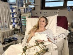 Lindsey Vonn sugere voltar a esquiar, apesar da quarta cirurgia na perna quebrada após o terrível acidente nas Olimpíadas de Inverno Lindsey Vonn passou pela quarta operação na perna quebrada no hospital na Itália no sábado
