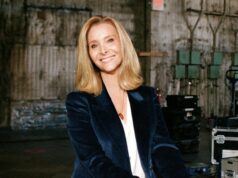 Lisa Kudrow implora ao novo proprietário da Warner Bros. que preserve o lote histórico no vídeo da turnê do estúdio: ‘Por favor, não remova as rosas de Jack Warner’ Lisa Kudrow implora ao novo proprietário da Warner Bros. que preserve o lote histórico no vídeo da turnê do estúdio: 'Por favor, não remova as rosas de Jack Warner'