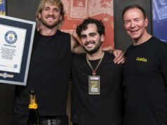 Logan Paul vende card Pokémon raro por preço recorde para o filho de Anthony Scaramucci Logan Paul vende card Pokémon raro por preço recorde para o filho de Anthony Scaramucci