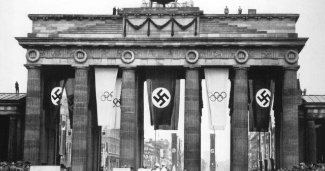 Loja olímpica vende camisetas promovendo os Jogos de Adolf Hitler Experiência de boas-vindas da equipe dos Estados Unidos nas Olimpíadas Milão-Cortina 2026