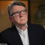 Lord Mandelson está enfrentando nova pressão sobre suas ligações com Jeffrey Epstein hoje, em meio a alegações de que o financiador pedófilo lhe deu US$ 75.000 enquanto ele era parlamentar.