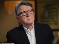 Lord Mandelson alertou que ele deve ‘responsabilizar’ as ligações com Epstein em meio a alegações de que recebeu US$ 75.000… enquanto um colega envergonhado é retratado em suas calças e um amigo diz que é ‘o fim’ de sua carreira Lord Mandelson está enfrentando nova pressão sobre suas ligações com Jeffrey Epstein hoje, em meio a alegações de que o financiador pedófilo lhe deu US$ 75.000 enquanto ele era parlamentar.