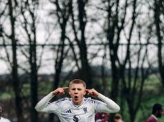Louie Bradbury compara o companheiro de equipe do Man Utd a Roy Keane após um desempenho impressionante de dois gols O Manchester United comemora a vitória na liga.