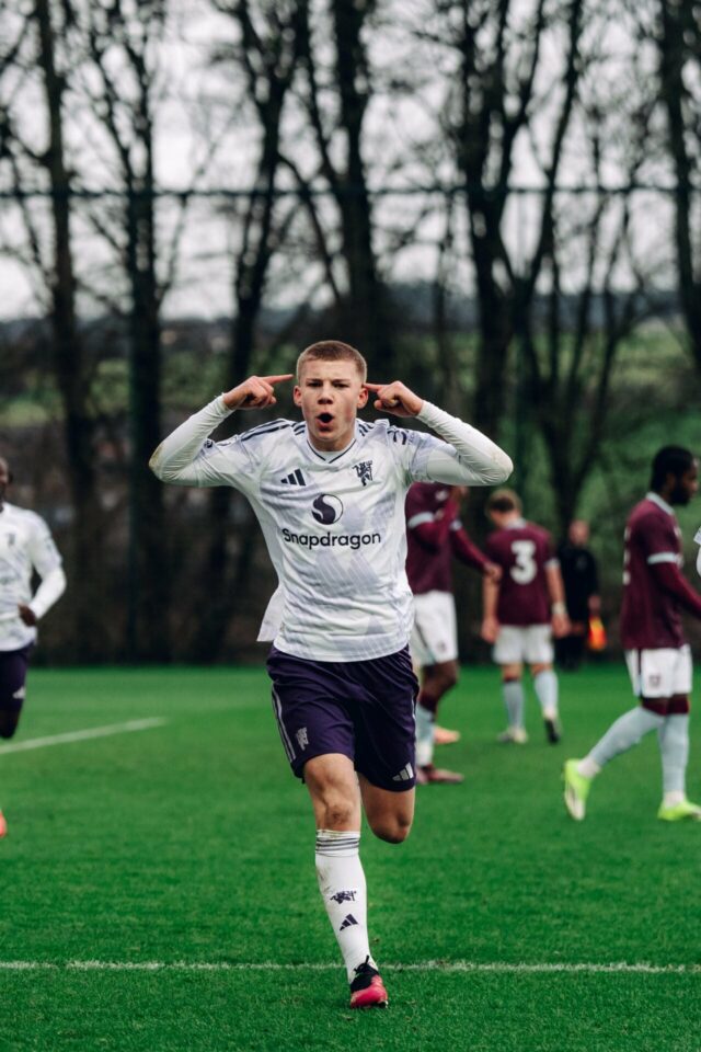 O Manchester United comemora a vitória na liga.